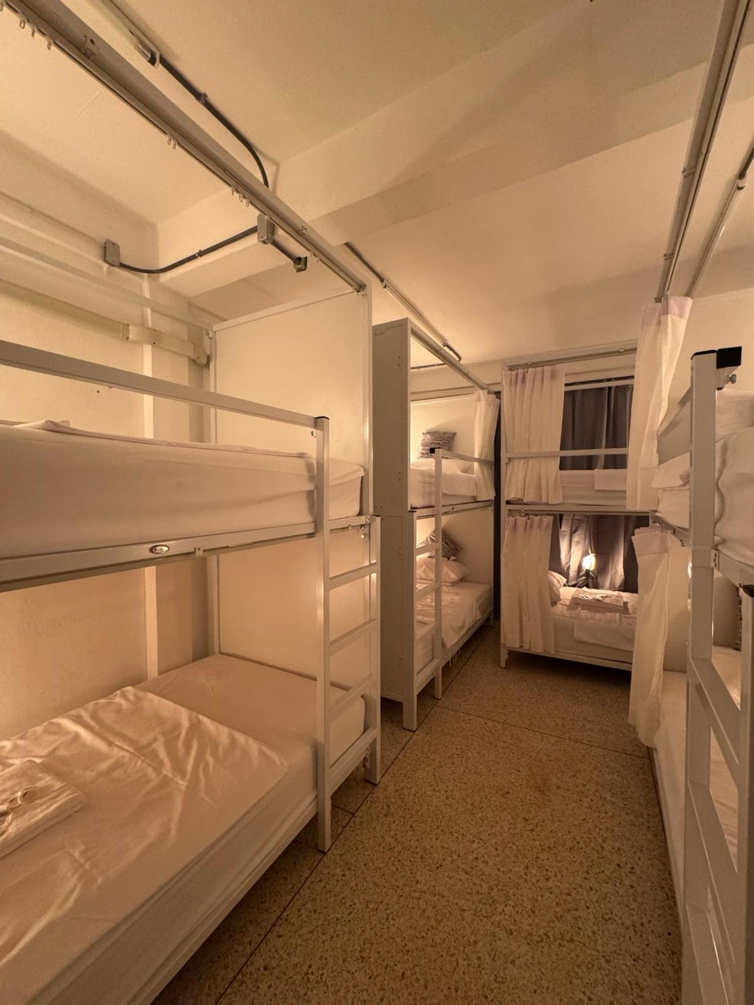 Twenty Two Place Hostel - Sukhumvit 22 Bangkok Esterno foto