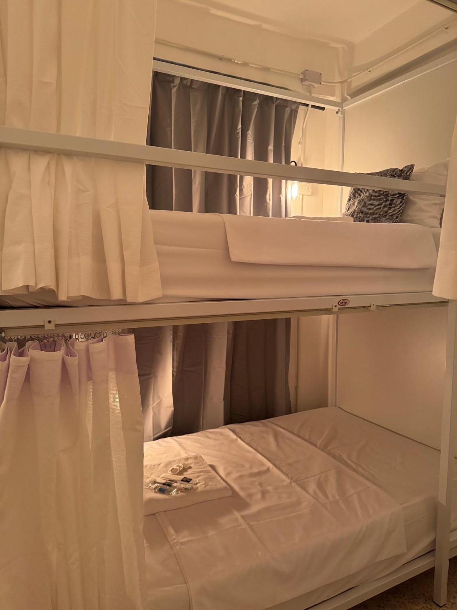 Twenty Two Place Hostel - Sukhumvit 22 Bangkok Esterno foto