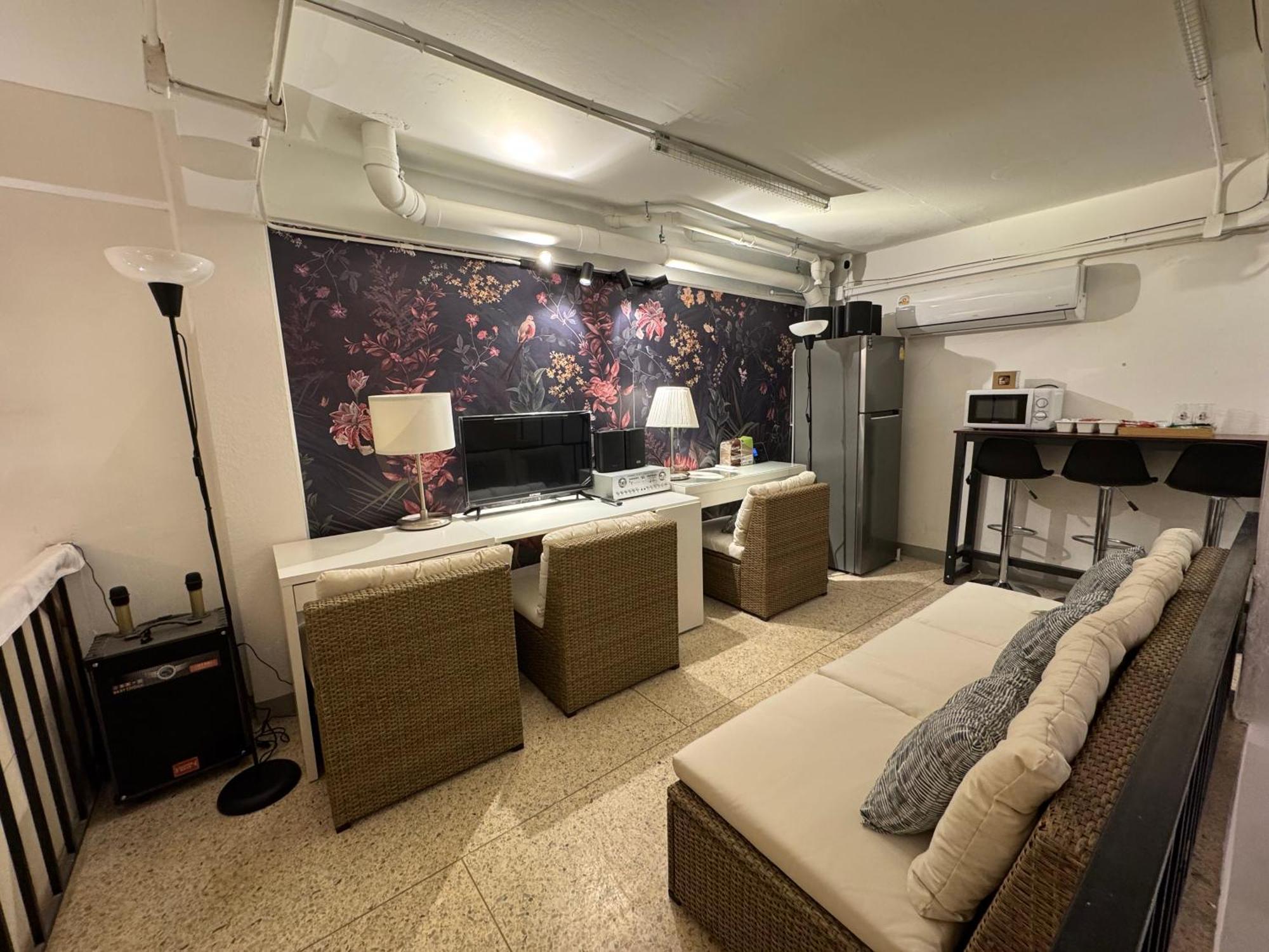 Twenty Two Place Hostel - Sukhumvit 22 Bangkok Esterno foto